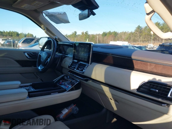 2018 Lincoln Navigator Reserve with VIN 5LMJJ2LT7JEL10453, listed as a IAAI auction lot 41940915 with 97,941 mi miles. Bid and sale history available at carsss.com. Image 5.