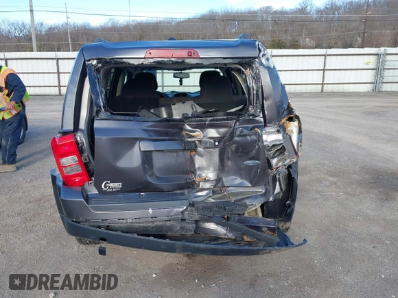 2016 Jeep Patriot High Altitude z VIN 1C4NJPFA5GD543228, wystawiony jako IAAI lot #41790893 z przebiegiem 109 949 mil mil oraz . Historia ofert i sprzedaży dostępna na DreamBid. Obrazek 17.