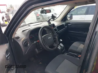 2010 Jeep Patriot Sport z VIN 1J4NT2GB1AD529283, wystawiony jako IAAI lot #42306792 z przebiegiem 195 840 mil mil oraz . Historia ofert i sprzedaży dostępna na DreamBid. Obrazek 12.