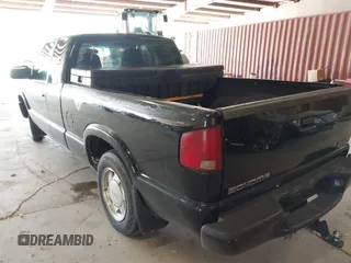 2002 GMC Sonoma SL Fleet z VIN 1GTCS19W828197766, wystawiony jako IAAI lot #42226732 z przebiegiem 238 945 mil mil oraz . Historia ofert i sprzedaży dostępna na DreamBid. Obrazek 3.