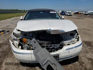 2001 Lincoln Town Car Cartier z VIN 1LNHM83W91Y728971, wystawiony jako Copart lot #50643965 z przebiegiem Nie podano mil oraz Szkoda całkowita • Salvage title. Historia ofert i sprzedaży dostępna na DreamBid. Obrazek 5.