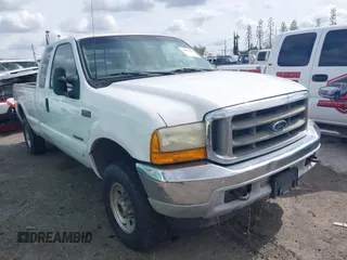 2001 Ford Super Duty F-250 XL with VIN 1FTNX21F31EB96018, listed as a IAAI auction lot 41891819 with 207,264 mi miles. Bid and sale history available at carsss.com. Image 1.