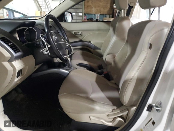 2010 Mitsubishi Outlander SE с VIN JA4AS3AWXAZ018838, выставлен на аукционе Copart как лот 46368595 с пробегом 71 888 миль миль и Списание • Salvage title. История ставок и продаж доступна на DreamBid. Изображение 7.