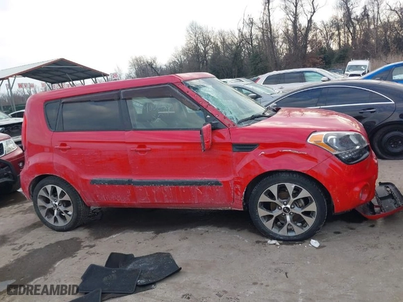 2013 Kia Soul + with VIN KNDJT2A62D7628259, listed as a IAAI auction lot 41400204 with 87,200 mi miles. Bid and sale history available at carsss.com. Image 13.