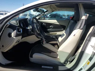 2017 Aston Martin DB11 z VIN SCFRMFAVXHGL01825, wystawiony jako Copart lot #45219355 z przebiegiem Nie podano mil oraz Szkoda całkowita • Salvage title. Historia ofert i sprzedaży dostępna na DreamBid. Obrazek 7.