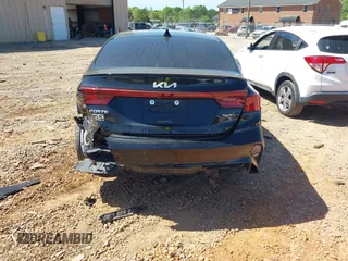 2023 Kia Forte GT-Line z VIN 3KPF54AD2PE685043, wystawiony jako IAAI lot #42041237 z przebiegiem 25 750 mil mil oraz . Historia ofert i sprzedaży dostępna na DreamBid. Obrazek 17.