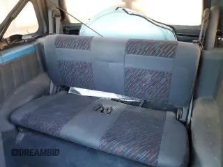 1995 Geo Tracker z VIN 2CNBE18U4S6948656, wystawiony jako Copart lot #76087194 z przebiegiem 163 080 mil mil oraz Szkody całkowita. Historia ofert i sprzedaży dostępna na DreamBid. Obrazek 10.