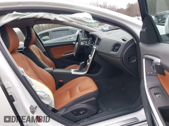 2017 Volvo S60 Inscription z VIN LYV402TK3HB196430, wystawiony jako IAAI lot #41301147 z przebiegiem 20 188 mil mil oraz . Historia ofert i sprzedaży dostępna na DreamBid. Obrazek 5.