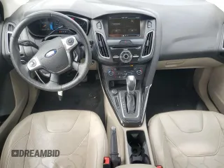 2015 Ford Focus Electric z VIN 1FADP3R46FL288088, wystawiony jako Copart lot #51020475 z przebiegiem 64 928 mil mil oraz Czysty tytuł • Clean title. Historia ofert i sprzedaży dostępna na DreamBid. Obrazek 8.