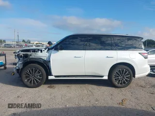 2025 Infiniti QX80 Autograph z VIN JN8AZ3CC3S9600743, wystawiony jako IAAI lot #41541726 z przebiegiem 2 830 mil mil oraz . Historia ofert i sprzedaży dostępna na DreamBid. Obrazek 15.