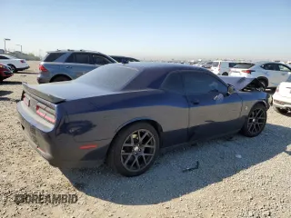 2016 Dodge Challenger R/T Scat Pack z VIN 2C3CDZFJ2GH284912, wystawiony jako Copart lot #52723285 z przebiegiem 130 996 mil mil oraz Szkody całkowita. Historia ofert i sprzedaży dostępna na DreamBid. Obrazek 3.