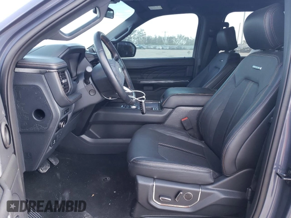 2023 Ford Expedition Max Platinum z VIN 1FMJK1L8XPEA43579, wystawiony jako Copart lot #77406054 z przebiegiem 18 048 mil mil oraz Nie do naprawy • Non repairable. Historia ofert i sprzedaży dostępna na DreamBid. Obrazek 7.
