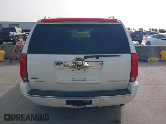 2011 Cadillac Escalade ESV Platinum z VIN 1GYS3KEF2BR134431, wystawiony jako IAAI lot #42238533 z przebiegiem 192 782 mil mil oraz . Historia ofert i sprzedaży dostępna na DreamBid. Obrazek 16.