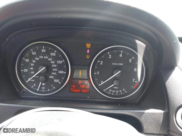 2014 BMW X1 sDrive28i with VIN WBAVM1C5XEVW51666, listed as a IAAI auction lot 42083936 with 176,465 mi miles. Bid and sale history available at carsss.com. Image 7.