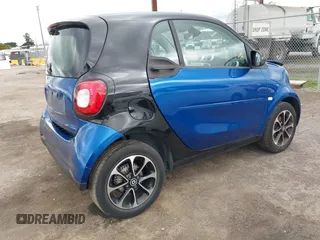 2016 Smart fortwo Passion z VIN WMEFJ5DA8GK059871, wystawiony jako IAAI lot #41624917 z przebiegiem 90 906 mil mil oraz . Historia ofert i sprzedaży dostępna na DreamBid. Obrazek 4.