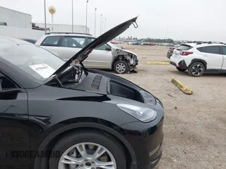 2023 Tesla Model Y Long Range z VIN 7SAYGDEEXPA181114, wystawiony jako IAAI lot #41564617 z przebiegiem 64 990 mil mil oraz . Historia ofert i sprzedaży dostępna na DreamBid. Obrazek 10.