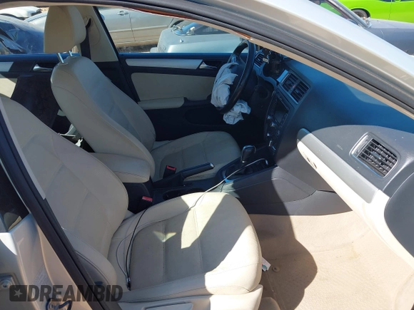 2011 Volkswagen Jetta SEL with VIN 3VWLX7AJ6BM330148, listed as a IAAI auction lot 41663551 with 128,673 mi miles and . Bid and sale history available at DreamBid. Image 5.