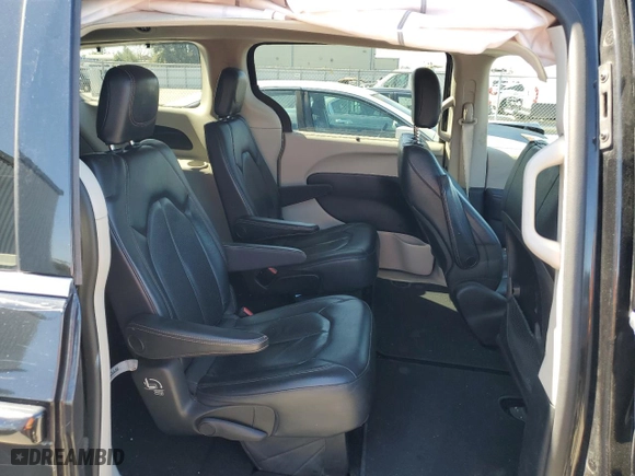 2019 Chrysler Pacifica Touring L with VIN 2C4RC1BG0KR651135, listed as a Copart auction lot 48637695 with 91,686 mi miles and Salvage Title. Bid and sale history available at carsss.com. Image 11.