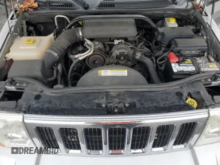 2010 Jeep Commander Sport с VIN 1J4RG4GKXAC137037, выставлен на аукционе Copart как лот 43152605 с пробегом 143 700 миль миль и Списание • Salvage title. История ставок и продаж доступна на DreamBid. Изображение 13.
