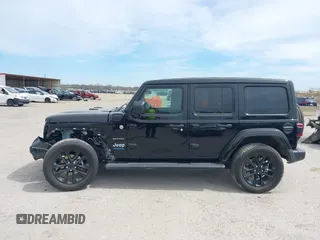 2022 Jeep Wrangler Unlimited Sahara with VIN 1C4JJXP69NW269462, listed as a IAAI auction lot 41759162 with 19,629 mi miles and . Bid and sale history available at DreamBid. Image 14.