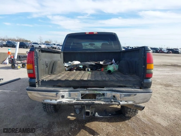 2004 GMC Sierra 2500HD SLT with VIN 1GTHK29UX4E331790, listed as a IAAI auction lot 41329365 with 214,721 mi miles. Bid and sale history available at carsss.com. Image 17.