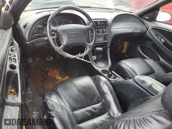 1998 Ford Mustang GT z VIN 1FAFP42X3WF207288, wystawiony jako Copart lot #45158425 z przebiegiem 165 311 mil mil oraz Szkoda całkowita • Salvage title. Historia ofert i sprzedaży dostępna na DreamBid. Obrazek 8.