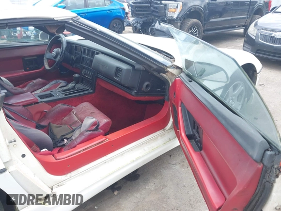 1987 Chevrolet Corvette z VIN 1G1YY3185H5125214, wystawiony jako IAAI lot #42499945 z przebiegiem 225 209 mil mil oraz . Historia ofert i sprzedaży dostępna na DreamBid. Obrazek 5.