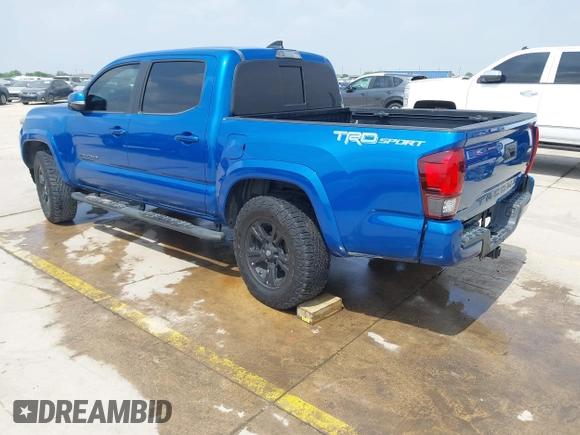 2018 Toyota Tacoma SR5 z VIN 5TFAZ5CN2JX064452, wystawiony jako IAAI lot #41945468 z przebiegiem 132 450 mil mil oraz . Historia ofert i sprzedaży dostępna na DreamBid. Obrazek 3.