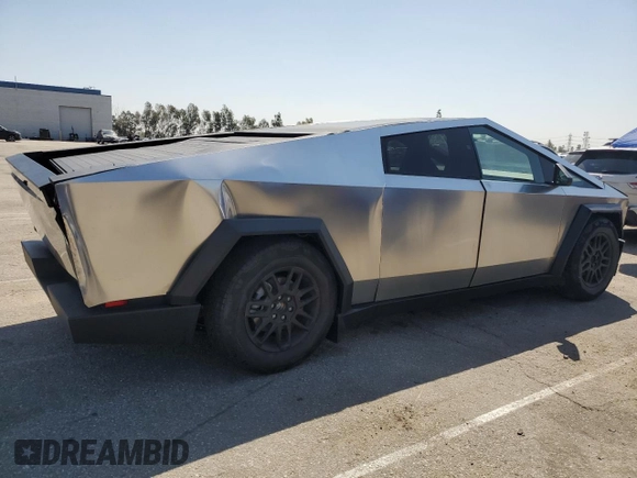 2024 Tesla Cybertruck z VIN 7G2CEHED9RA047674, wystawiony jako Copart lot #52544295 z przebiegiem 1323 mil mil oraz Szkody całkowita. Historia ofert i sprzedaży dostępna na DreamBid. Obrazek 3.