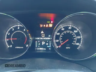 2019 Mitsubishi Outlander ES z VIN JA4AR3AU1KU022236, wystawiony jako IAAI lot #42070526 z przebiegiem 121 890 mil mil oraz . Historia ofert i sprzedaży dostępna na DreamBid. Obrazek 7.