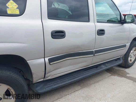 2004 Chevrolet Suburban LT z VIN 1GNEC16Z94J235657, wystawiony jako IAAI lot #42361930 z przebiegiem 210 662 mil mil oraz . Historia ofert i sprzedaży dostępna na DreamBid. Obrazek 6.