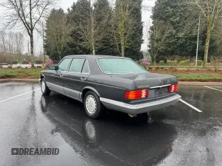 1988 Mercedes-Benz 560 with VIN WDBCA39D1JA406073, listed as a Copart auction lot 50398345 with 111,524 mi miles and Clean Title. Bid and sale history available at DreamBid. Image 3.