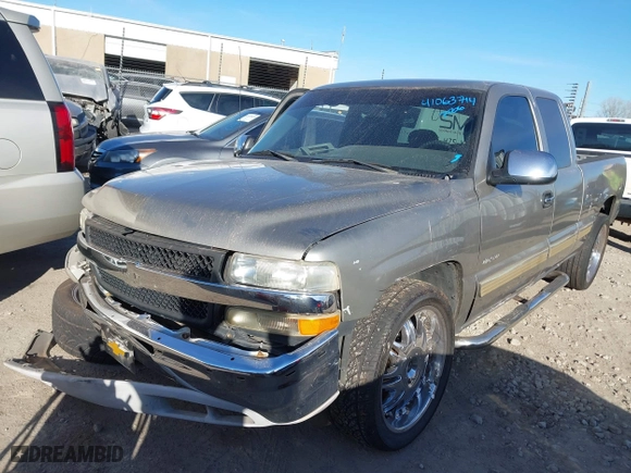 2002 Chevrolet Silverado 1500 LS with VIN 2GCEC19T121195968, listed as a IAAI auction lot 41063714 with 333,932 mi miles. Bid and sale history available at carsss.com. Image 18.