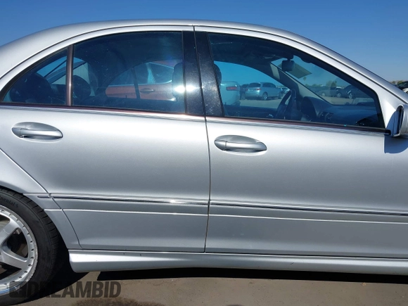 2007 Mercedes-Benz C 230 Sport z VIN WDBRF52HX7F934534, wystawiony jako IAAI lot #42509797 z przebiegiem 75 703 mil mil oraz . Historia ofert i sprzedaży dostępna na DreamBid. Obrazek 13.