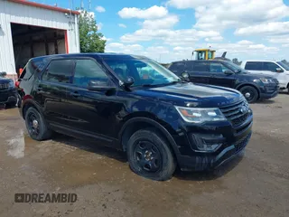 2017 Ford Police Interceptor Utility z VIN 1FM5K8AT0HGB55153, wystawiony jako IAAI lot #40735824 z przebiegiem 90 921 mil mil oraz . Historia ofert i sprzedaży dostępna na DreamBid. Obrazek 1.