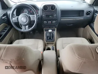 2013 Jeep Patriot Latitude z VIN 1C4NJRFB1DD101742, wystawiony jako Copart lot #59486385 z przebiegiem 92 001 mil mil oraz Czysty tytuł • Clean title. Historia ofert i sprzedaży dostępna na DreamBid. Obrazek 8.