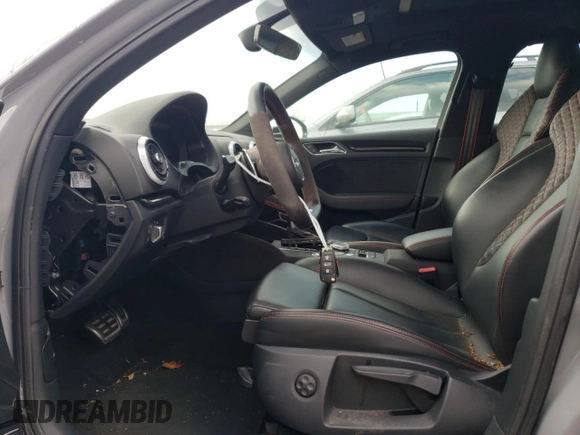 2019 Audi RS 3 z VIN WUABWGFFXKA903963, wystawiony jako Copart lot #59592684 z przebiegiem Nie podano mil oraz Czysty tytuł • Clean title. Historia ofert i sprzedaży dostępna na DreamBid. Obrazek 7.