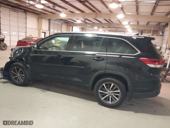 2017 Toyota Highlander XLE with VIN 5TDJZRFH1HS410312, listed as a IAAI auction lot 41729147 with 126,404 mi miles. Bid and sale history available at carsss.com. Image 14.