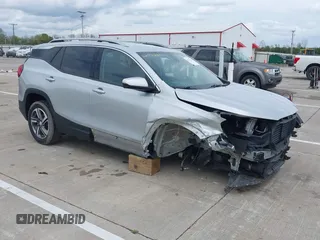 2020 GMC Terrain SLT z VIN 3GKALVEV3LL267285, wystawiony jako IAAI lot #42172831 z przebiegiem 83 807 mil mil oraz . Historia ofert i sprzedaży dostępna na DreamBid. Obrazek 1.