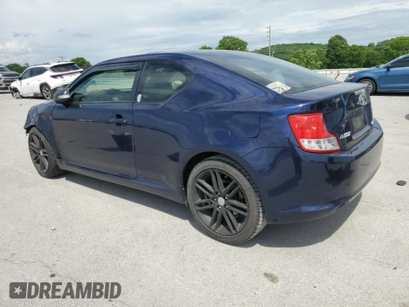 2013 Scion tC z VIN JTKJF5C77D3045734, wystawiony jako Copart lot #55356405 z przebiegiem 174 691 mil mil oraz Szkody całkowita. Historia ofert i sprzedaży dostępna na DreamBid. Obrazek 2.
