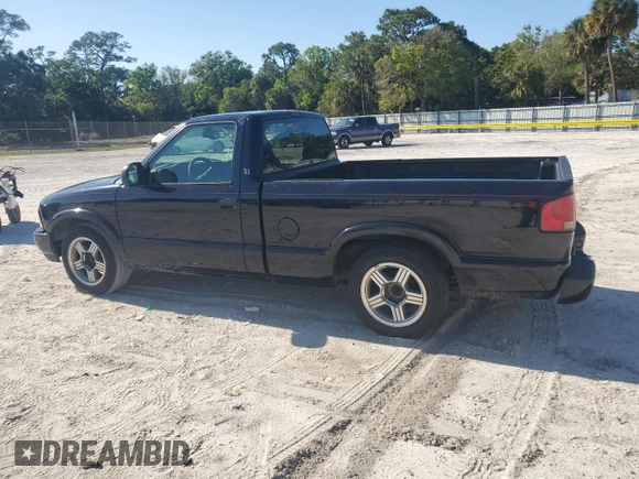 2000 GMC Sonoma SLS w/1SE Pkg with VIN 1GTCS1458Y8307612, listed as a Copart auction lot 48972935 with 170,529 mi miles and Salvage Title. Bid and sale history available at carsss.com. Image 2.