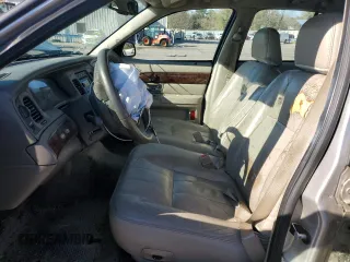 2008 Mercury Grand Marquis LS z VIN 2MEFM75V58X616297, wystawiony jako Copart lot #49300985 z przebiegiem 169 014 mil mil oraz Szkoda całkowita • Salvage title. Historia ofert i sprzedaży dostępna na DreamBid. Obrazek 7.