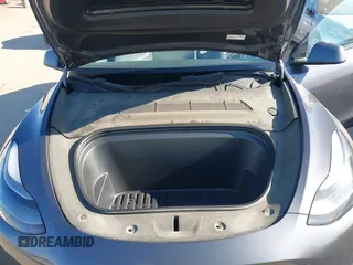 2022 Tesla Model Y Performance z VIN 7SAYGDEF2NF490794, wystawiony jako IAAI lot #42218742 z przebiegiem 41 402 mil mil oraz . Historia ofert i sprzedaży dostępna na DreamBid. Obrazek 10.