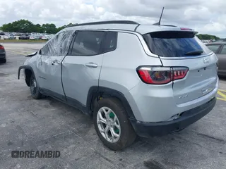 2024 Jeep Compass Latitude with VIN 3C4NJDBN6RT109646, listed as a IAAI auction lot 42017663 with 17,239 mi miles. Bid and sale history available at carsss.com. Image 3.