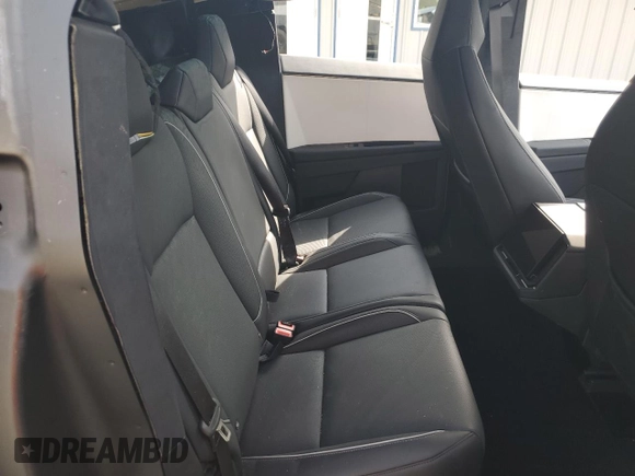 2024 Tesla Cybertruck с VIN 7G2CEHED5RA004045, выставлен на аукционе Copart как лот 48466055 с пробегом 6 580 миль миль и Списание • Salvage title. История ставок и продаж доступна на DreamBid. Изображение 10.