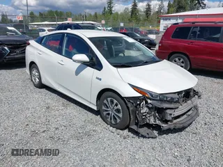 2020 Toyota Prius LE z VIN JTDKARFP0L3157688, wystawiony jako IAAI lot #42235927 z przebiegiem 82 760 mil mil oraz . Historia ofert i sprzedaży dostępna na DreamBid. Obrazek 1.
