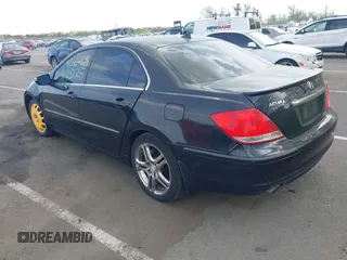 2005 Acura RL z VIN JH4KB16545C015150, wystawiony jako IAAI lot #42126296 z przebiegiem 179 788 mil mil oraz . Historia ofert i sprzedaży dostępna na DreamBid. Obrazek 3.