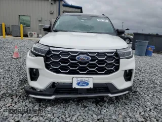 2025 Ford Explorer with VIN 1FMUK7HH8SGA05659, listed as a Copart auction lot 52077855 with 3,037 mi miles and Salvage title. Bid and sale history available at DreamBid. Image 5.