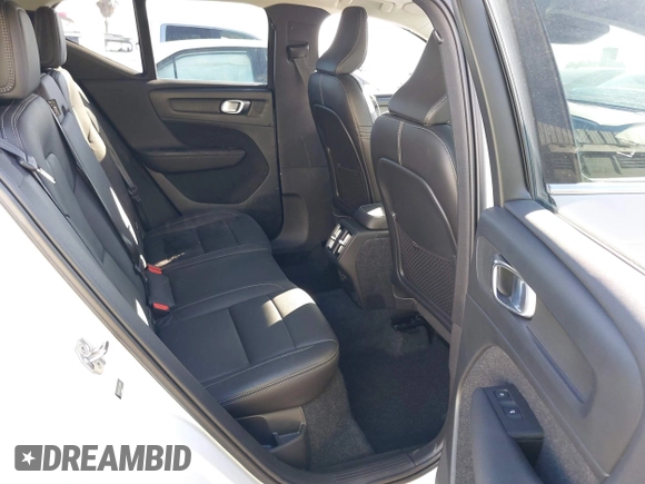 2020 Volvo XC40 Inscription with VIN YV4AC2HL5L2306199, listed as a IAAI auction lot 41687154 with 22,061 mi miles. Bid and sale history available at carsss.com. Image 8.