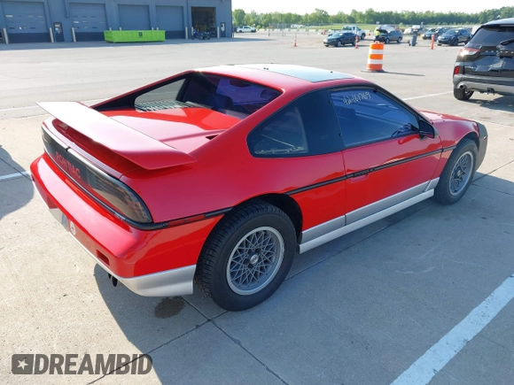 1986 Pontiac Fiero z VIN 1G2PG9791GP267415, wystawiony jako IAAI lot #42461769 z przebiegiem Nie podano mil oraz . Historia ofert i sprzedaży dostępna na DreamBid. Obrazek 4.
